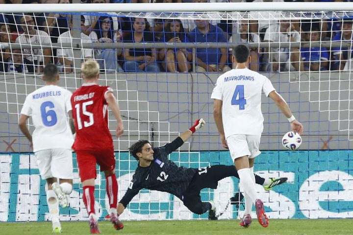Η απίστευτη επέμβαση του Τζολάκη με το πόδι στο φάουλ-κεραυνό του Χόιμπιεργκ
