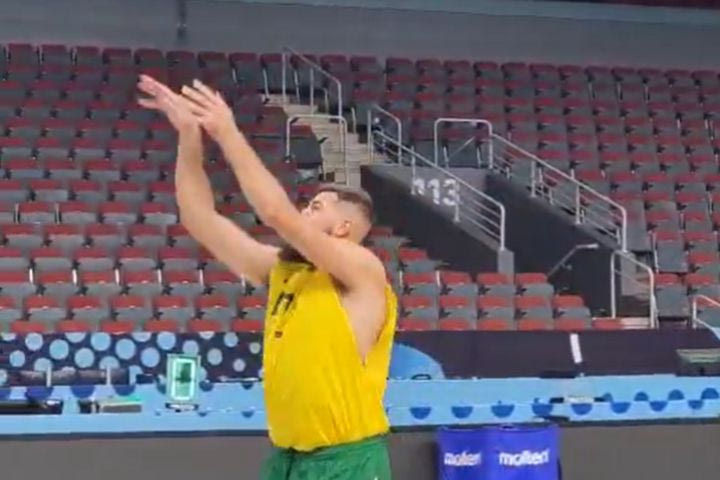 EuroBasket 2025: Το γούρι του Βαλαντσιούνας στο τέλος της προπόνησης της Λιθουανίας