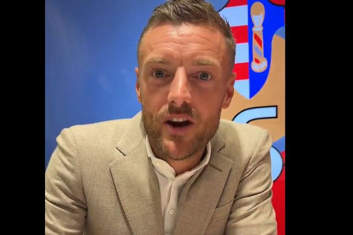 Ο Βάρντι υπέγραψε στην Κρεμονέζε και έκανε viral τη φωτογραφία του δίπλα σε βιολί