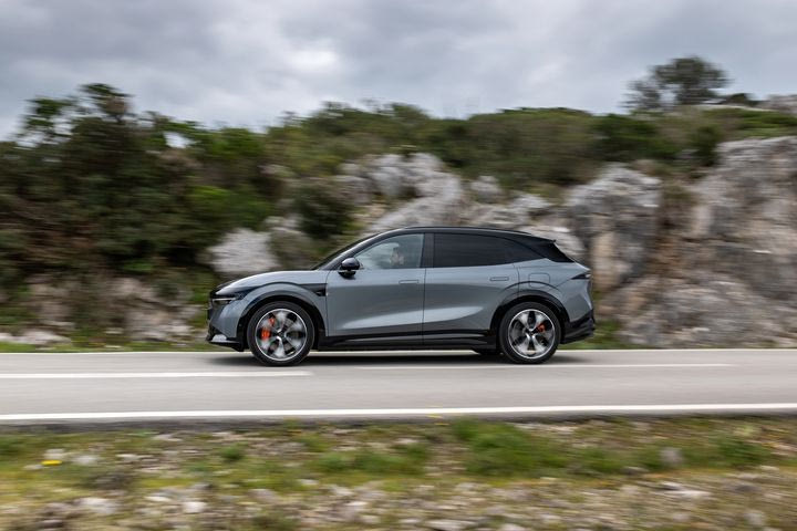 Με όλα τα φώτα πάνω της η επίσημη πρώτη εμφάνιση της Zeekr στην Ελλάδα