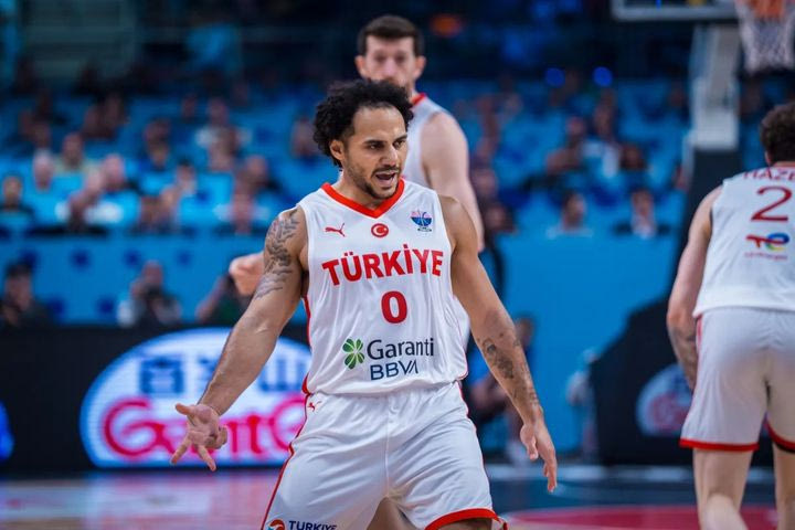 Η ανάρτηση που μπέρδεψε, η διευκρίνιση που έλυσε: Ο Λάρκιν μένει στην Εθνική Τουρκίας