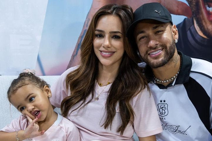 Νεϊμάρ: Η “μπαμπαδίστικη” αντίδρασή του όταν η κόρη του χτυπήθηκε από μπάλα στο γήπεδο