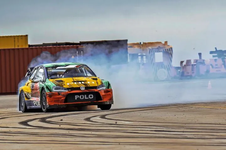 Μισός αιώνας Polo και η Volkswagen το γιορτάζει με drift- VIDEO