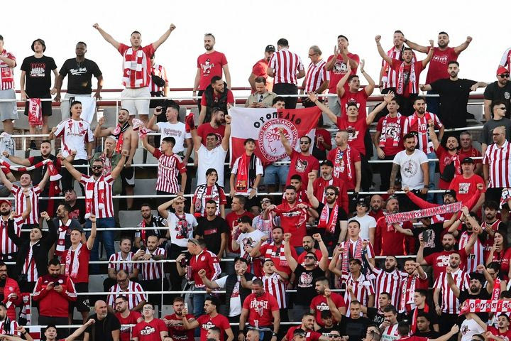Μπαρτσελόνα – Ολυμπιακός: Ο κόσμος των ερυθρόλευκων δίνει βροντερό παρόν, κοκκίνισε το Μονζουίκ