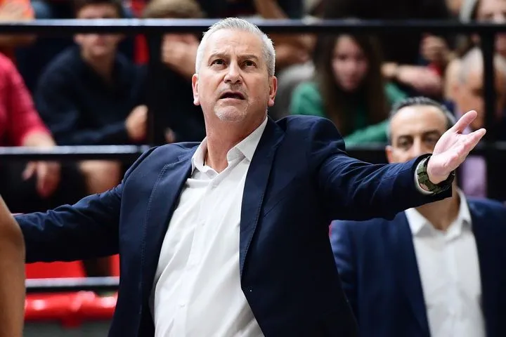 Ζούρος: “Προφανώς οι παίκτες μας δεν θέλουν να παίξουν μπάσκετ”