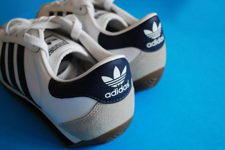 Απέκτησε sneakers της Adidas με έκπτωση 20%