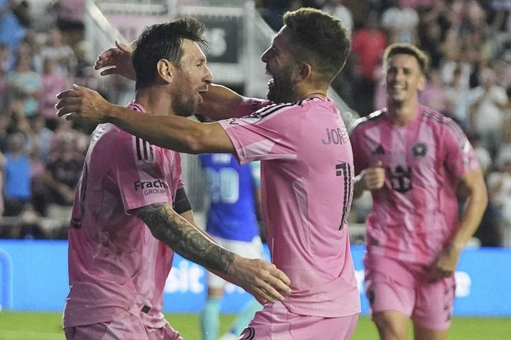 Λιονέλ Μέσι σε Ζόρντι Άλμπα: “Θα αισθάνομαι παράξενα να κοιτάω αριστερά και να μην σε βλέπω, θα μου λείψεις πολύ”