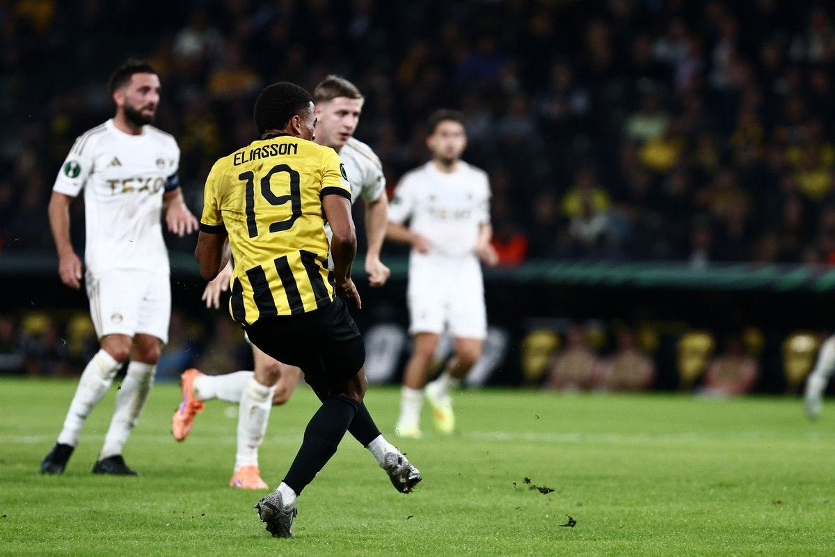 Ο Ελίασον ανέβασε τον δείκτη του σκορ στο 3-0 για την ΑΕΚ έπειτα από όμορφη συνεργασία