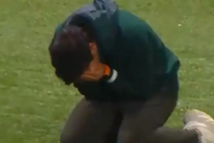 Συγκλονιστική στιγμή: Ο Αμπέλ Φερέιρα γονάτισε και έκλαψε στο χορτάρι μετά από το επικό comeback της Παλμέιρας
