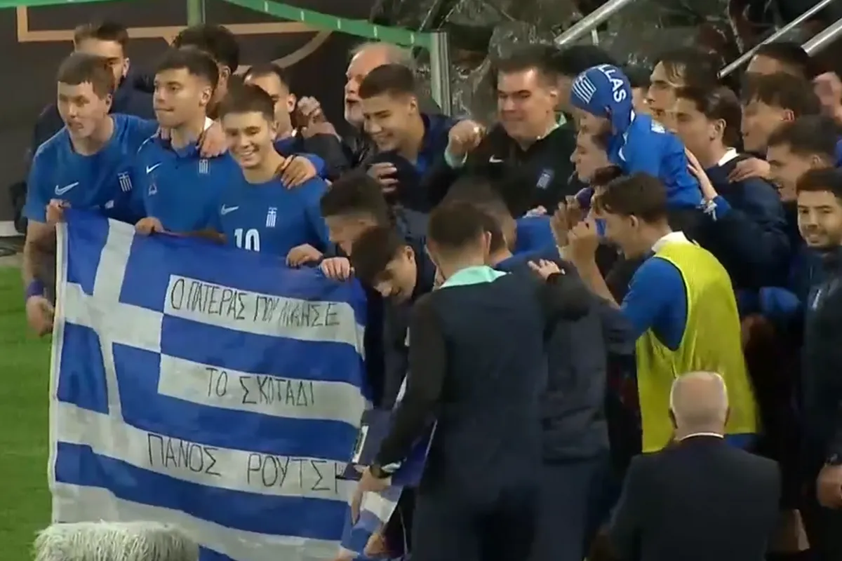 Εθνική Ελπίδων: Η συγκινητική αφιέρωση των παικτών της Ελλάδας στον Πάνο  Ρούτσι μετά τη σπουδαία νίκη επί της Γερμανίας