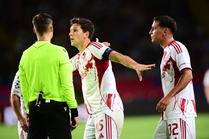 Ο Έσε αποβλήθηκε άδικα με δεύτερη κίτρινη κάρτα και είπε στον διαιτητή "you f@ck the game"