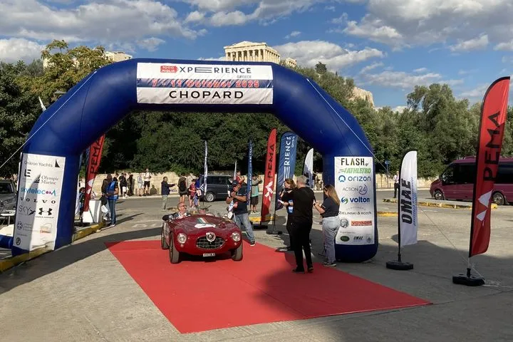 1000 Miglia Experience Greece: Ο τερματισμός κάτω από το λαμπερό Ιερό Βράχο της Ακρόπολης