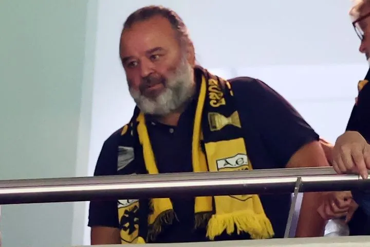 Ολυμπιακός – ΑΕΚ: Στο “Γ. Καραϊσκάκης” ο Μάριος Ηλιόπουλος, παρακολουθεί το ντέρμπι από σουίτα