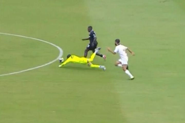 Γκαφά ολκής από Πασαλίδη – Κρέσπι, ο Μορέιρα μπήκε με την μπάλα στα δίχτυα και σκόραρε για την Καλαμάτα