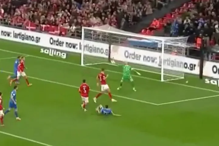 Ο Σμάιχελ είπε “όχι” στον Κωνσταντέλια και κράτησε τη Δανία με δύο γκολ μπροστά