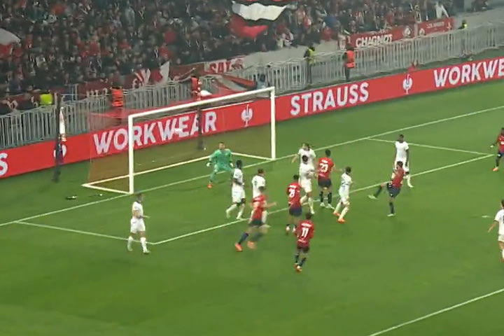 Μείωσε σε 1-3 η Λιλ: Ο Αντρέ ανενόχλητος εκτέλεσε με το κεφάλι τον Τσιφτσή