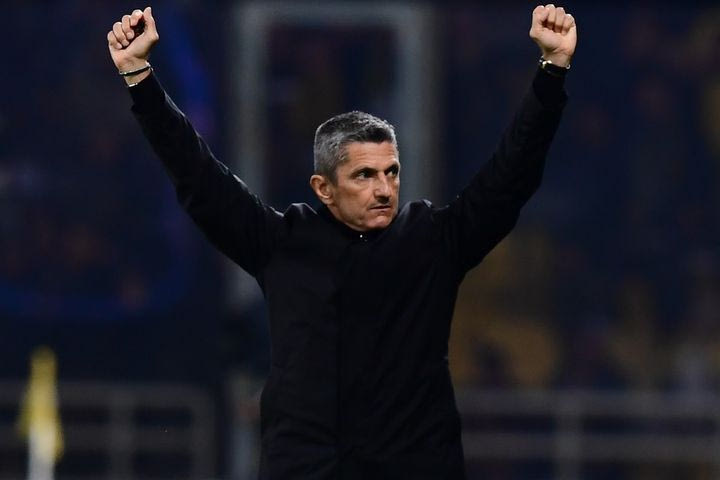 Από το “αυτή η νύχτα μένει”, επιστροφή στο “Λουτσέσκου μείνε για πάντα”