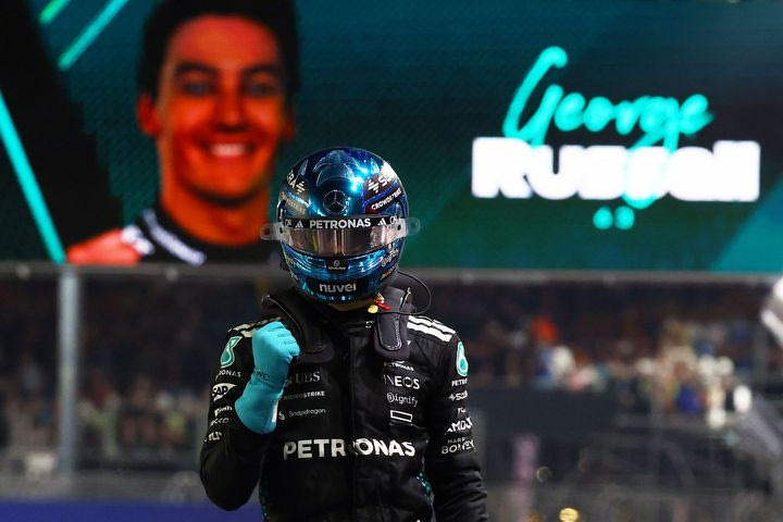 Νυχτερινός “περίπατος” του Ράσελ στη Σιγκαπούρη, σύγκρουση των Νόρις-Πιάστρι στον πρώτο γύρο