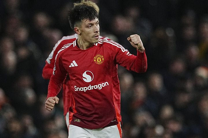 Μάντσεστερ Γιουνάιτεντ: Ο Λισάντρο Μαρτίνες προπονήθηκε μετά από εννέα μήνες