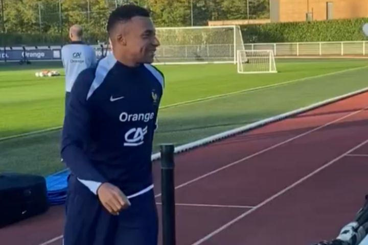 Εθνική Γαλλίας: Ο Εμπαπέ ταλαιπωρείται από ενοχλήσεις, αλλά ο Ντεσάμπ τον κρατάει στους μπλε