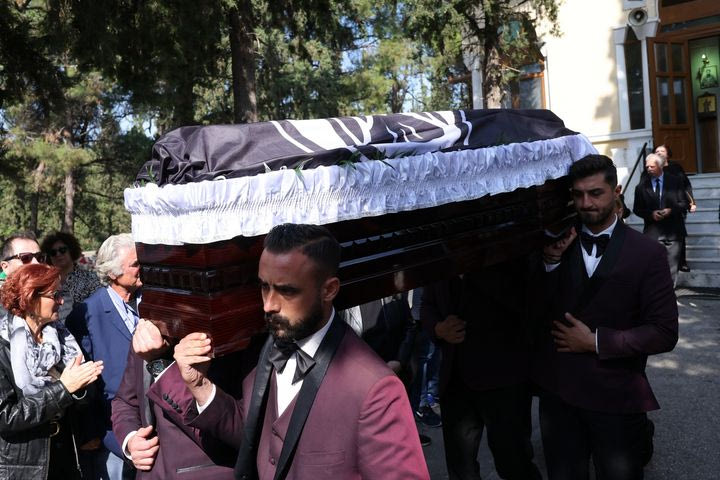 ΠΑΟΚ: Οικογένεια και φίλοι είπαν το τελευταίο αντίο στον Λουκά Μήγιο, πατέρα του μικρού Γιαννάκη