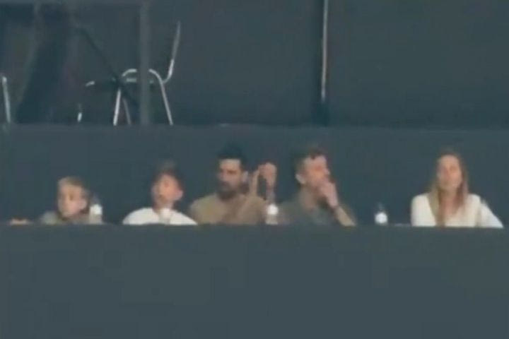 Νόβακ Τζόκοβιτς: Ξανά στο ΣΕΦ ο Νόλε, τραγουδούσε γνωστό σύνθημα και αποθεώθηκε εκ νέου από τους φίλους του Ολυμπιακού