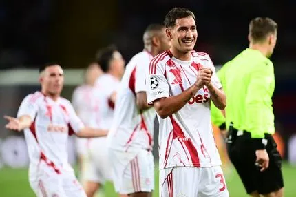 Marca και AS συμφωνούν με τις διαμαρτυρίες του Ολυμπιακού: "Ο Κασαδό έκανε θέατρο στην αποβολή του Έσε, κανένα πέναλτι στον Ράσφορντ"