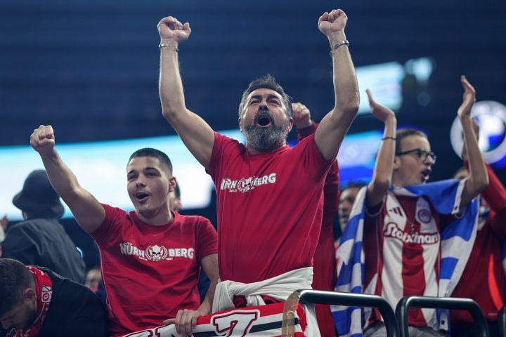 Μπάγερν – Ολυμπιακός: Κοκκίνησε το πέταλο στην SAP Garden από 3.000 οπαδούς των Πειραιωτών