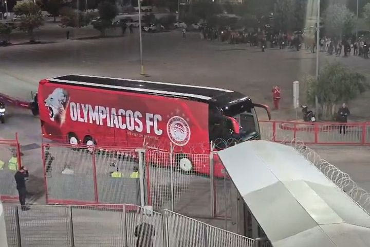 Ολυμπιακός – ΑΕΚ: Η άφιξη της ερυθρόλευκης αποστολής για το ντέρμπι με την Ένωση