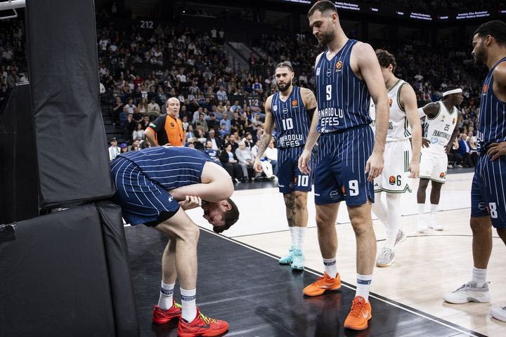 Ο Ολυμπιακός ευχήθηκε στους Παπαγιάννη και Οσμάνι: “Ανυπομονούμε να σας δούμε πίσω εκεί που ανήκετε”