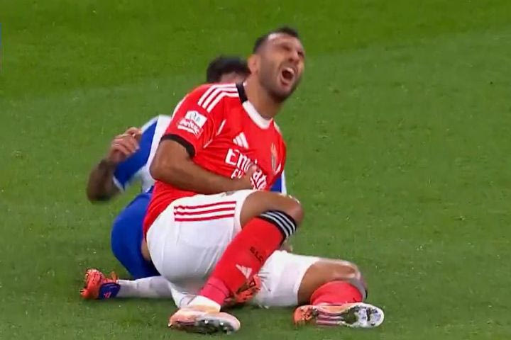 Η Μπενφίκα περνά στην αντεπίθεση: Ανέβασε VIDEO με δύο αγκωνιές στον Παυλίδη κι άλλες επτά επίμαχες φάσεις