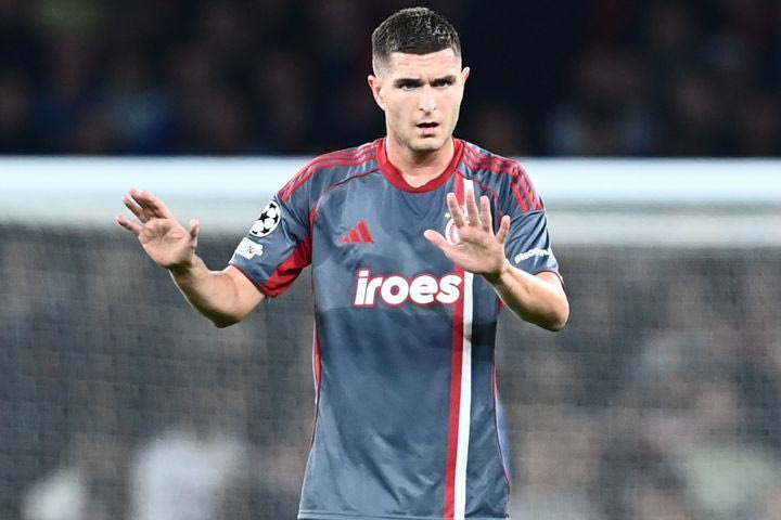 Πιρόλα: “Θα προσπαθήσουμε να πάρουμε νωρίς το προβάδισμα κόντρα στην ΑΕΛ Novibet, στον Ολυμπιακό βρίσκομαι στο σπίτι μου”