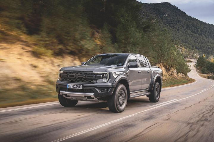Ranger Raptor: Αυτή είναι η τιμή του θηριώδους αυτοκινήτου του Βασίλη Μπισμπίκη