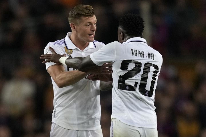 Στο πλευρό του Βινίσιους ο Κρόος: “Ούτε εμένα μου άρεσε να με κάνουν αλλαγή, δεν μπορούν να μπουν στη θέση του”