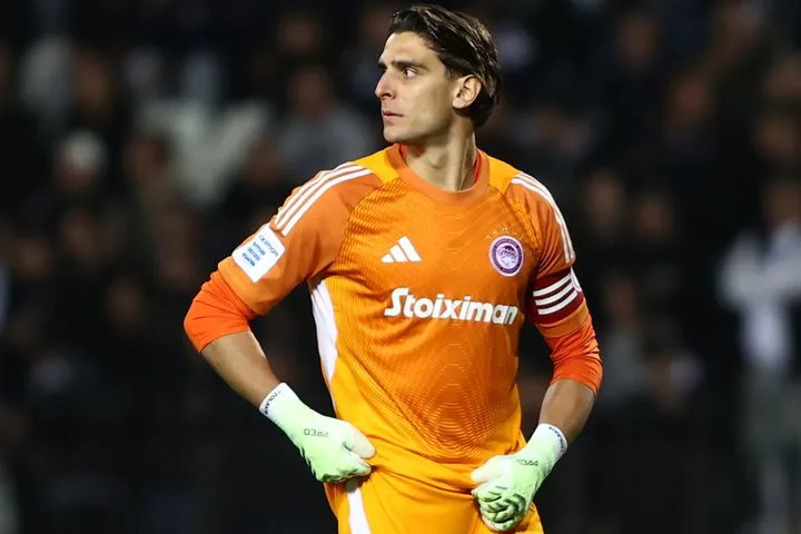 Ολυμπιακός: Οι κρίσιμες επεμβάσεις του καθοριστικού Τζολάκη στη σεζόν, τα 48 clean sheets με την ερυθρόλευκη φανέλα και οι μνηστήρες