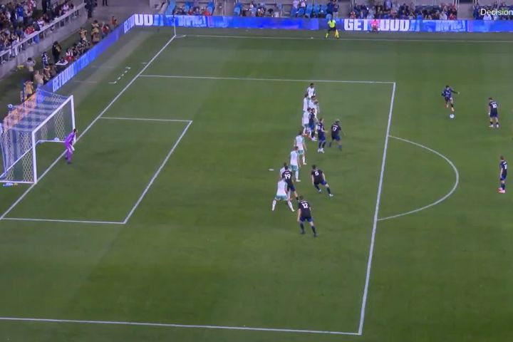 Ο Νίκος Τσακίρης πέτυχε το πρώτο του γκολ στο MLS με αριστοτεχνική εκτέλεση φάουλ