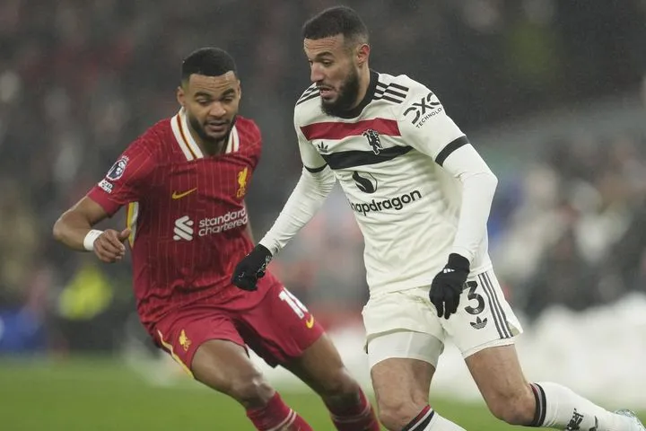 Αθλητικές μεταδόσεις: Πού θα δείτε το ντέρμπι Λίβερπουλ – Μάντσεστερ Γιουνάιτεντ και τις μάχες των Ρεάλ, Γιουβέντους, Μίλαν