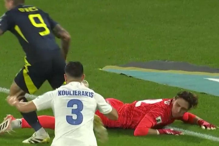 Τραγικό λάθος του Τζολάκη, ο Ντάικς είχε εύκολη δουλειά για το 3-1 της Σκωτίας