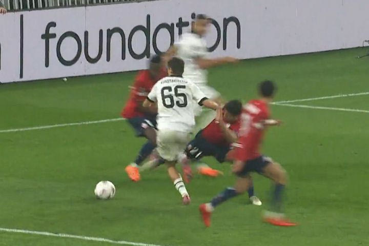 Κερδισμένο πέναλτι του ΠΑΟΚ από τον Κωνσταντέλια, αστόχησε ο Ζίβκοβιτς στην εκτέλεση