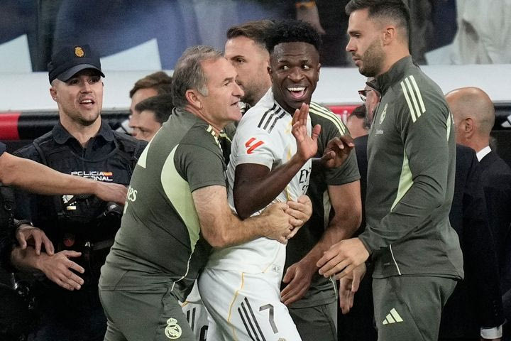 Χαμός μετά το clasico: Ο Βινίσιους πήγε να ορμήσει στον Γιαμάλ και του έκανε χειρονομίες “μιλάς πολύ”
