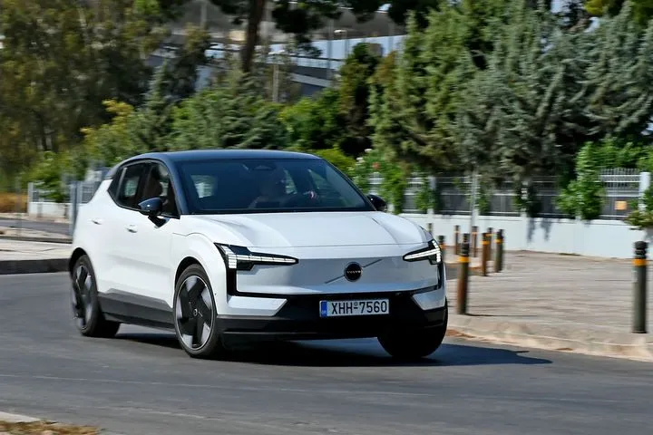 Δοκιμάζουμε το ηλεκτρικό premium B-SUV Volvo EX30 που φτάνει τα 475 χιλιόμετρα αυτονομίας