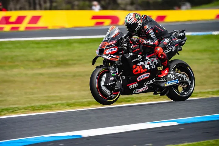 O Μπετζέκι κυρίαρχος στο Sprint του Φίλιπ Άιλαντ σε ένα ιστορικό 1-2 της Aprilia