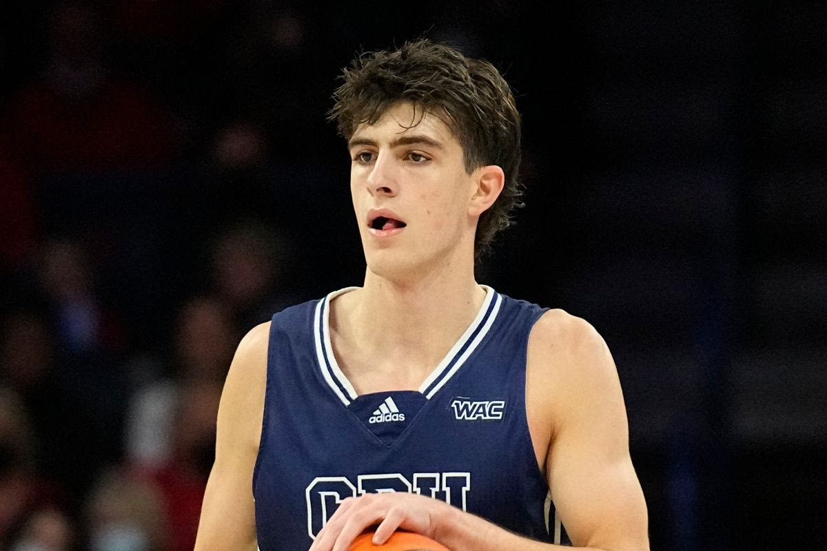 Τάραν Άρμστρονγκ