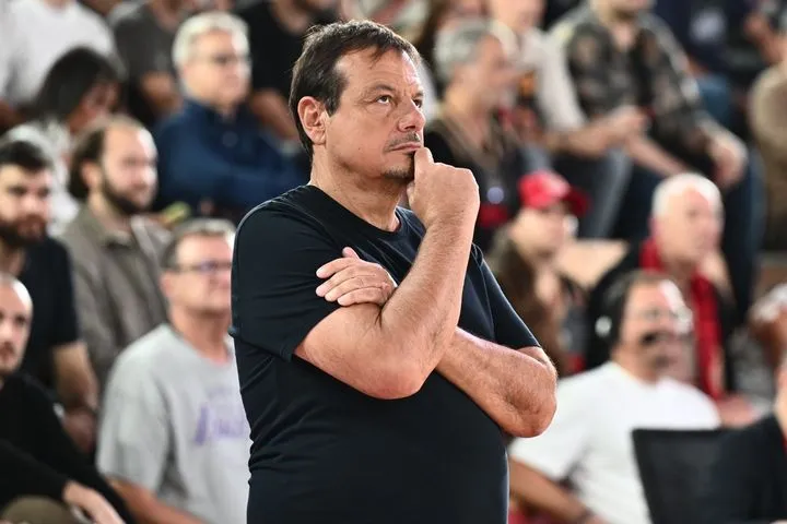 Αταμάν για προσθήκη σέντερ: “Δεν είναι τώρα η ώρα να μιλήσουμε για αυτό, θα δούμε”