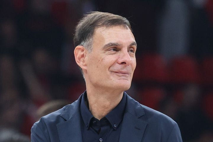 Ιστορικό ρεκόρ Μπαρτζώκα στον πάγκο του Ολυμπιακού: Έπιασε τον Ιωαννίδη στην κορυφή με τα περισσότερα παιχνίδια πρωταθλήματος