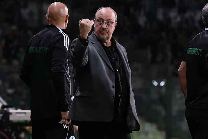 Παναθηναϊκός: Οι αντιδράσεις του Ράφα Μπενίτεθ στο ντεμπούτο του στον πάγκο των πράσινων και η αποθέωση του κόσμου