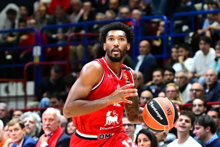 Ο Άρμονι Μπρουκς έβαλε τέσσερα τρίποντα σε 1:34 και έκανε ρεκόρ καριέρας με έξι στο α’ μέρος του Αρμάνι Μιλάνο – Παναθηναϊκός