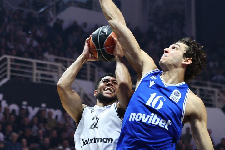 ΠΑΟΚ – Ηρακλής 84-82: Ο Δικέφαλος επιβίωσε στο ντέρμπι της Θεσσαλονίκης με κρύο αίμα από τον Μπράουν και απίθανη τάπα του Ντιμσά στο φινάλε