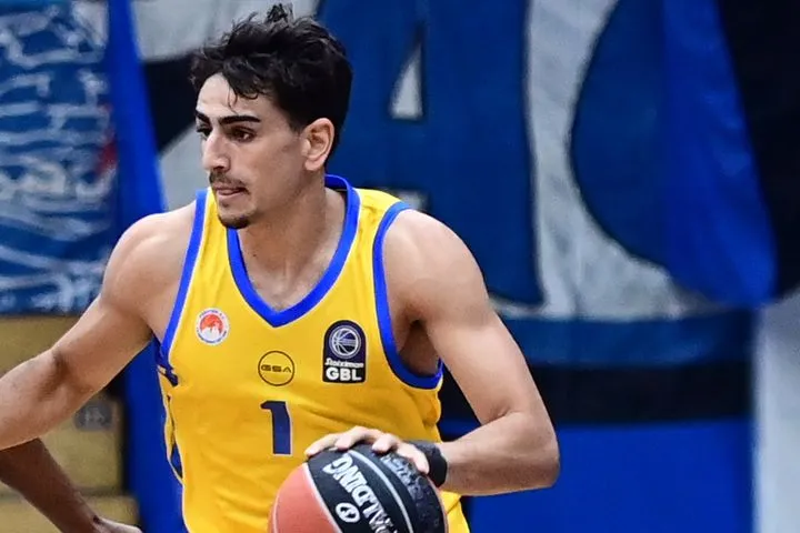 Ο Καρντένας του Περιστερίου κέρδισε την προσοχή του Τσους Ματέο: “Παίζει σε πολύ καλό επίπεδο και χτυπά την πόρτα”