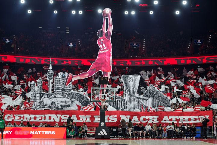 EuroLeague: Εντυπωσιακό choreo των φίλων της Μπάγερν με Λούτσιτς, Παρθενώνα, ΟΑΚΑ και την κούπα της EuroLeague